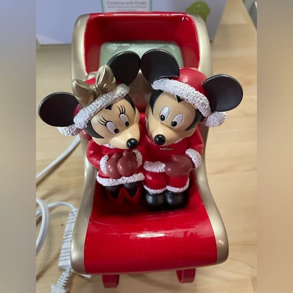 Scentsy Disney Holiday Mickey & Minnie Sleigh Warmer
